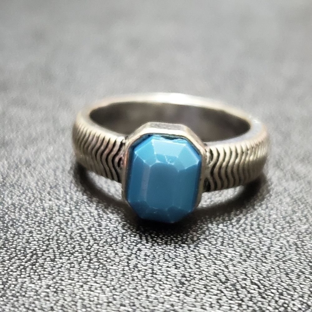 Silver tone blue bead textured ring size 6.75